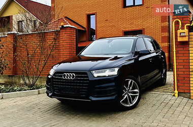 Внедорожник / Кроссовер Audi Q7 2017 в 