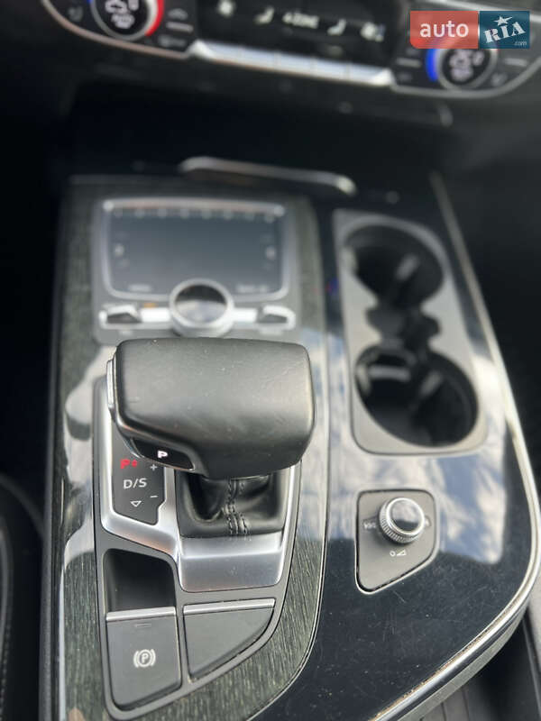 Внедорожник / Кроссовер Audi Q7 2016 в Ужгороде