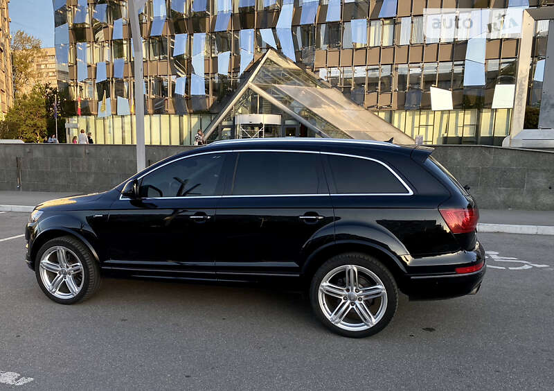 Внедорожник / Кроссовер Audi Q7 2015 в 