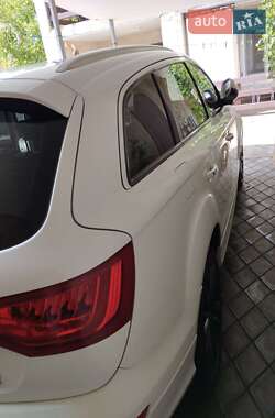 Внедорожник / Кроссовер Audi Q7 2011 в 