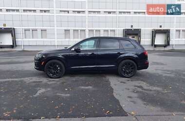 Внедорожник / Кроссовер Audi Q7 2016 в 