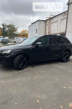 Позашляховик / Кросовер Audi Q7 2021 в Києві