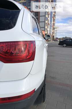 Внедорожник / Кроссовер Audi Q7 2010 в 