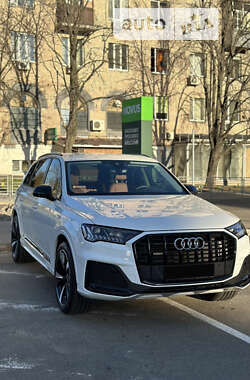 Внедорожник / Кроссовер Audi Q7 2023 в 