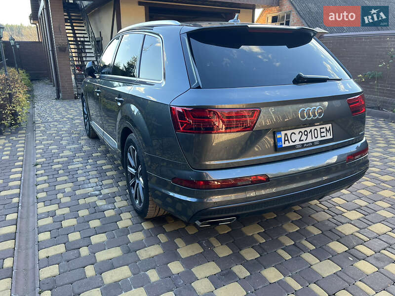 Позашляховик / Кросовер Audi Q7 2016 в Тростянці