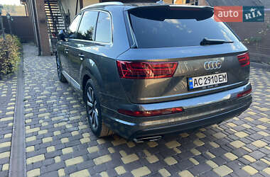 Внедорожник / Кроссовер Audi Q7 2016 в 