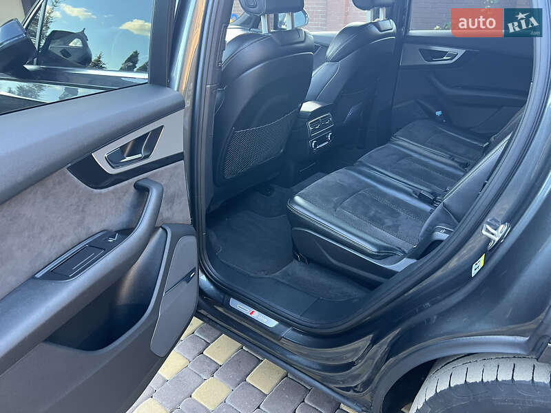 Позашляховик / Кросовер Audi Q7 2016 в Тростянці
