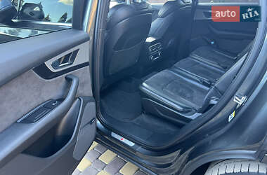 Внедорожник / Кроссовер Audi Q7 2016 в 
