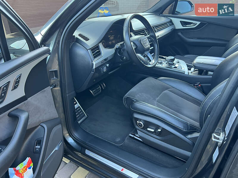 Позашляховик / Кросовер Audi Q7 2016 в Тростянці
