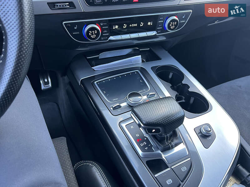Позашляховик / Кросовер Audi Q7 2016 в Тростянці