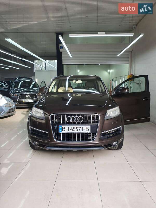 Внедорожник / Кроссовер Audi Q7 2010 в 