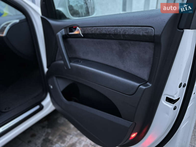 Позашляховик / Кросовер Audi Q7 2009 в Луцьку