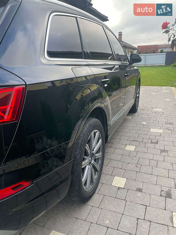 Внедорожник / Кроссовер Audi Q7 2017 в Ужгороде