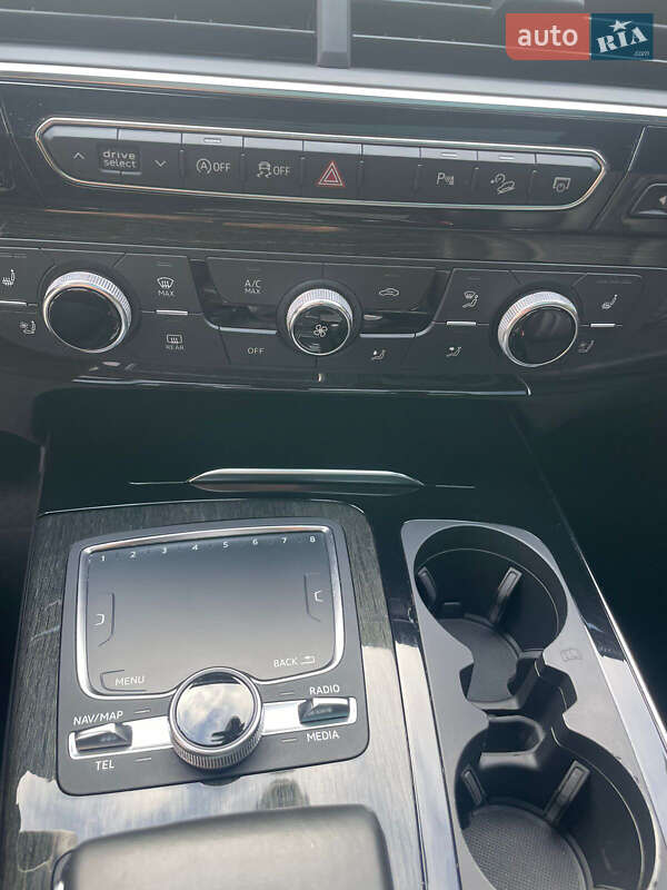Внедорожник / Кроссовер Audi Q7 2017 в Ужгороде