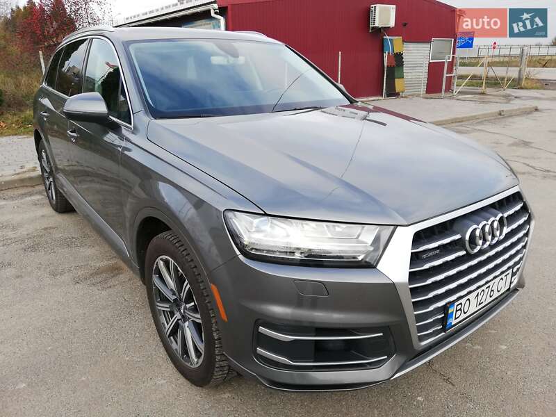 Внедорожник / Кроссовер Audi Q7 2016 в 