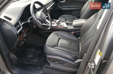 Внедорожник / Кроссовер Audi Q7 2016 в 