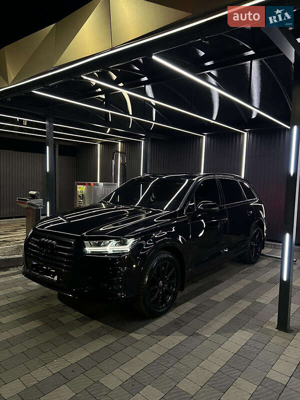 Внедорожник / Кроссовер Audi Q7 2017 в Павлограде