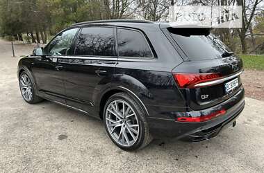 Внедорожник / Кроссовер Audi Q7 2020 в 