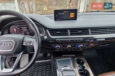 Внедорожник / Кроссовер Audi Q7 2016 в 