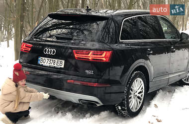 Внедорожник / Кроссовер Audi Q7 2016 в 