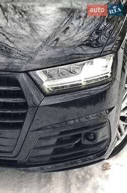 Внедорожник / Кроссовер Audi Q7 2016 в 