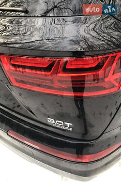 Внедорожник / Кроссовер Audi Q7 2016 в 