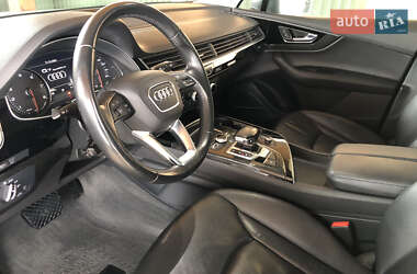 Внедорожник / Кроссовер Audi Q7 2016 в 