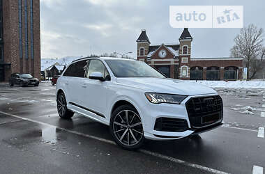 Внедорожник / Кроссовер Audi Q7 2020 в 