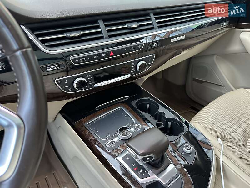 Позашляховик / Кросовер Audi Q7 2016 в Івано-Франківську