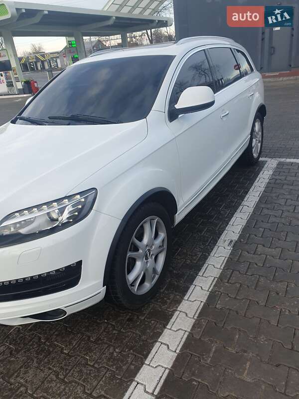 Внедорожник / Кроссовер Audi Q7 2014 в 