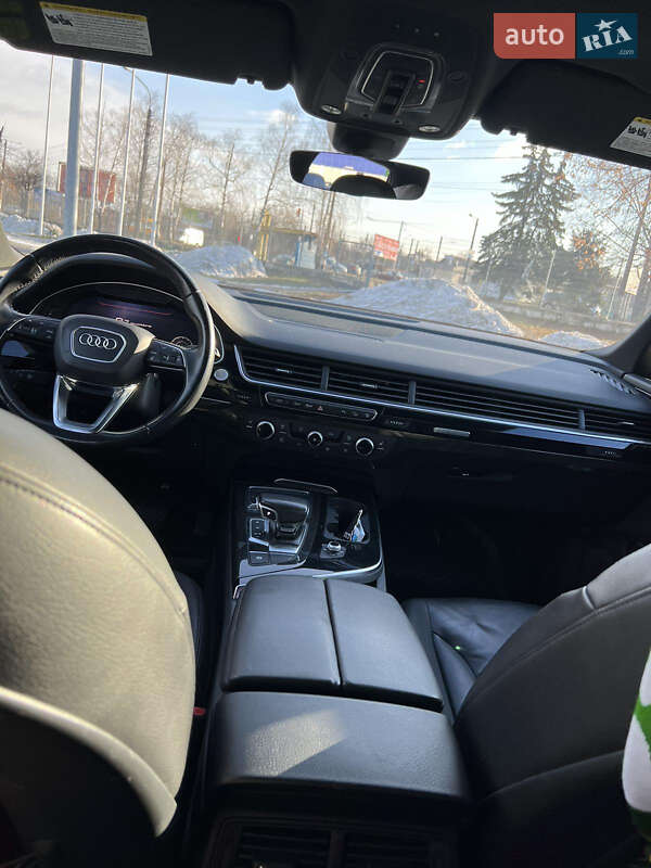 Позашляховик / Кросовер Audi Q7 2016 в Житомирі