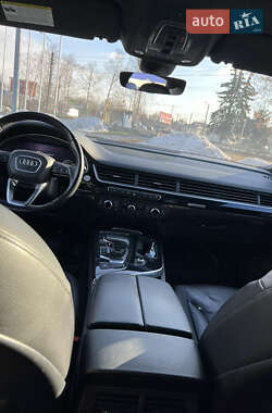 Внедорожник / Кроссовер Audi Q7 2016 в 