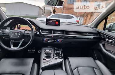 Позашляховик / Кросовер Audi Q7 2016 в Чернівцях
