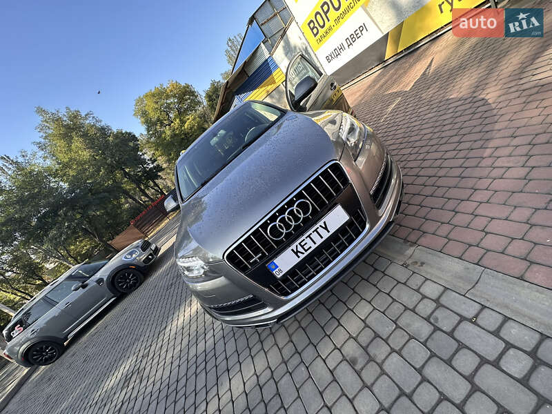 Внедорожник / Кроссовер Audi Q7 2015 в 