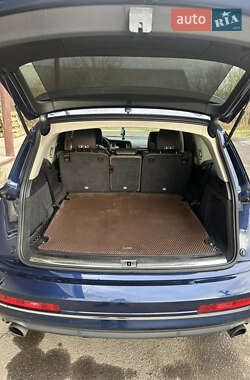 Позашляховик / Кросовер Audi Q7 2012 в 