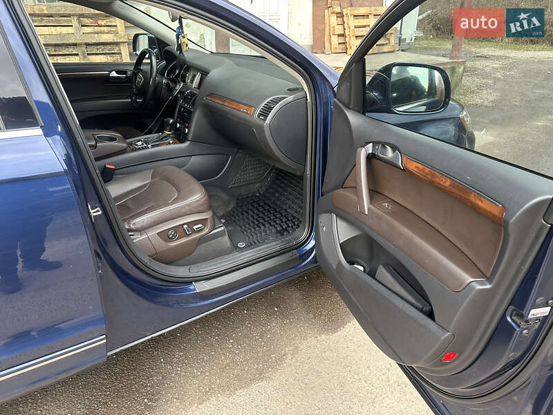 Позашляховик / Кросовер Audi Q7 2012 в Ужгороді