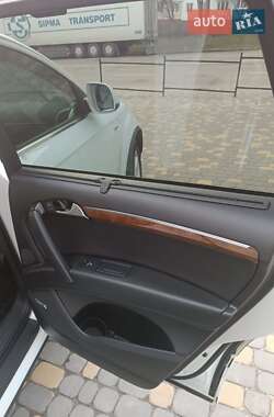 Позашляховик / Кросовер Audi Q7 2015 в 