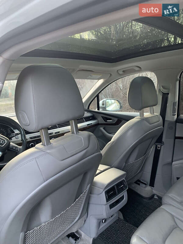 Позашляховик / Кросовер Audi Q7 2018 в Дніпрі