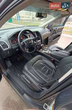 Позашляховик / Кросовер Audi Q7 2011 в 