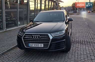 Внедорожник / Кроссовер Audi Q7 2015 в 
