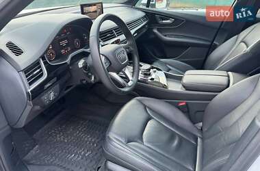 Внедорожник / Кроссовер Audi Q7 2018 в 