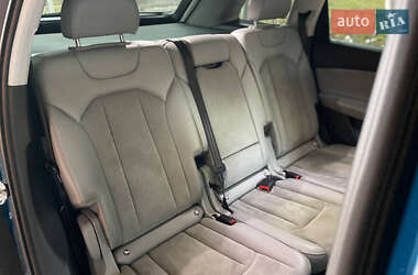 Позашляховик / Кросовер Audi Q7 2018 в 