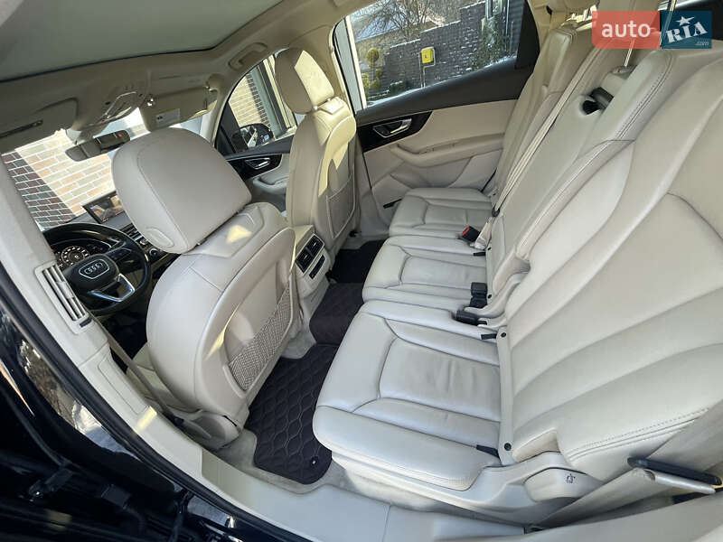 Позашляховик / Кросовер Audi Q7 2016 в Львові