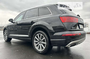 Позашляховик / Кросовер Audi Q7 2017 в 