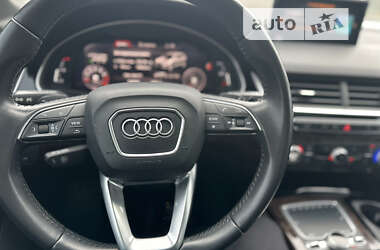 Позашляховик / Кросовер Audi Q7 2017 в 