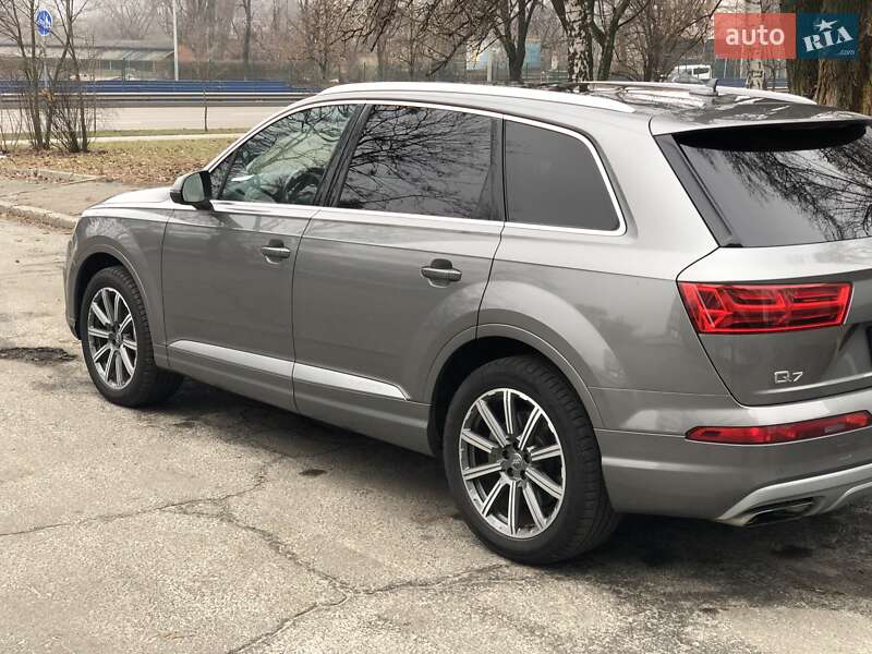Позашляховик / Кросовер Audi Q7 2016 в Києві
