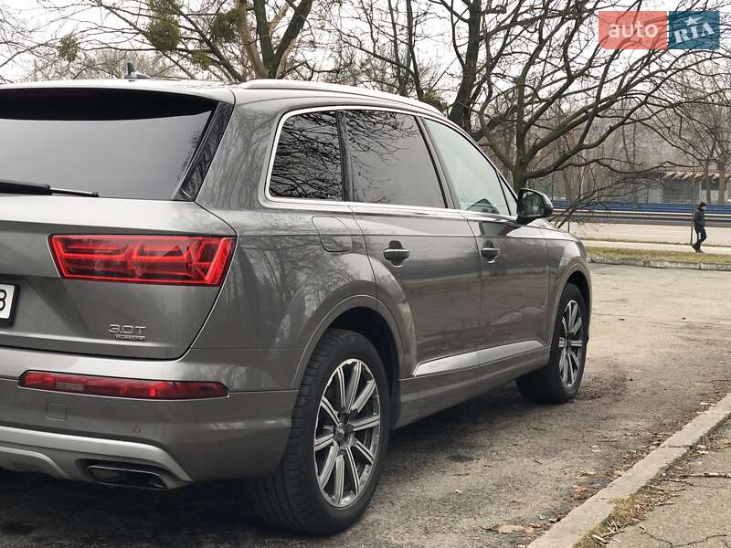 Позашляховик / Кросовер Audi Q7 2016 в Києві