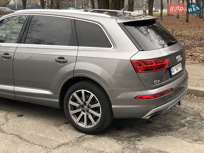 Позашляховик / Кросовер Audi Q7 2016 в Києві
