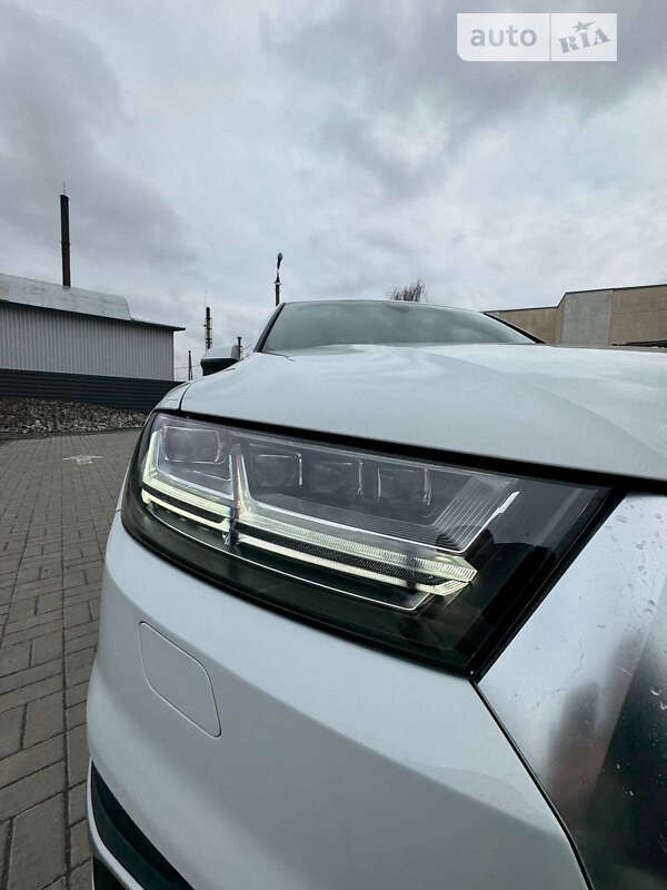 Внедорожник / Кроссовер Audi Q7 2017 в Черкассах