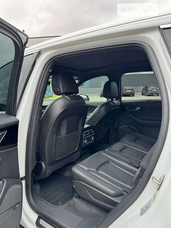 Внедорожник / Кроссовер Audi Q7 2017 в Черкассах